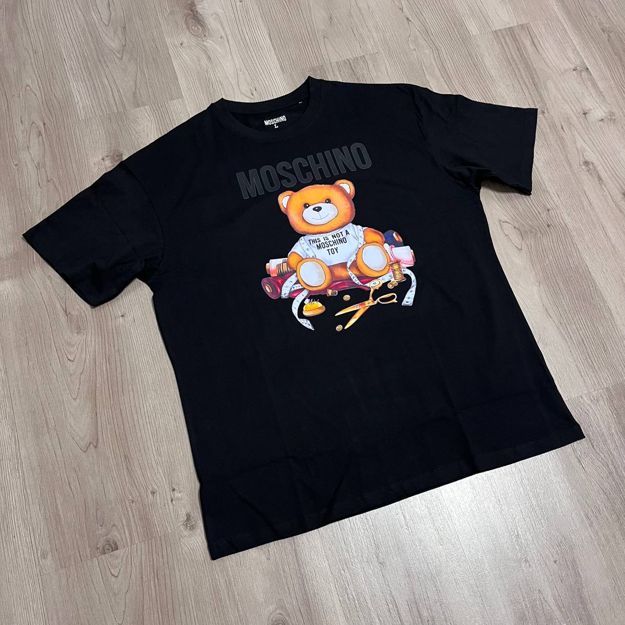 CAMISETA OVERSIZE MOSCHINO