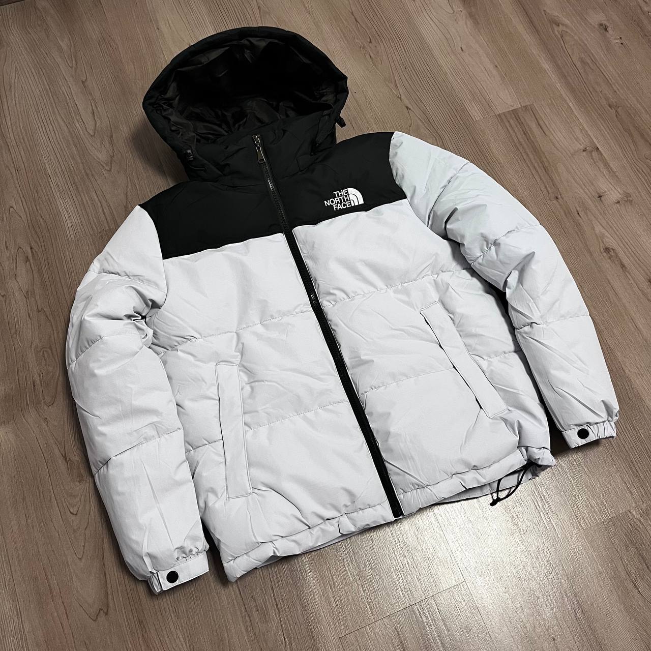 CHAQUETON NORTH GRIS CLARO BORDADO