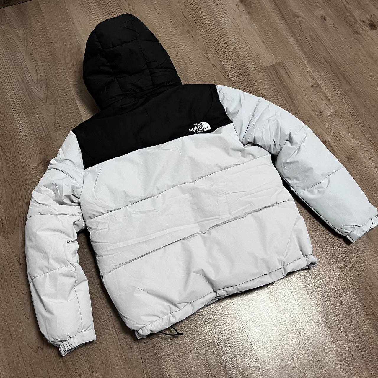 CHAQUETON NORTH GRIS CLARO BORDADO