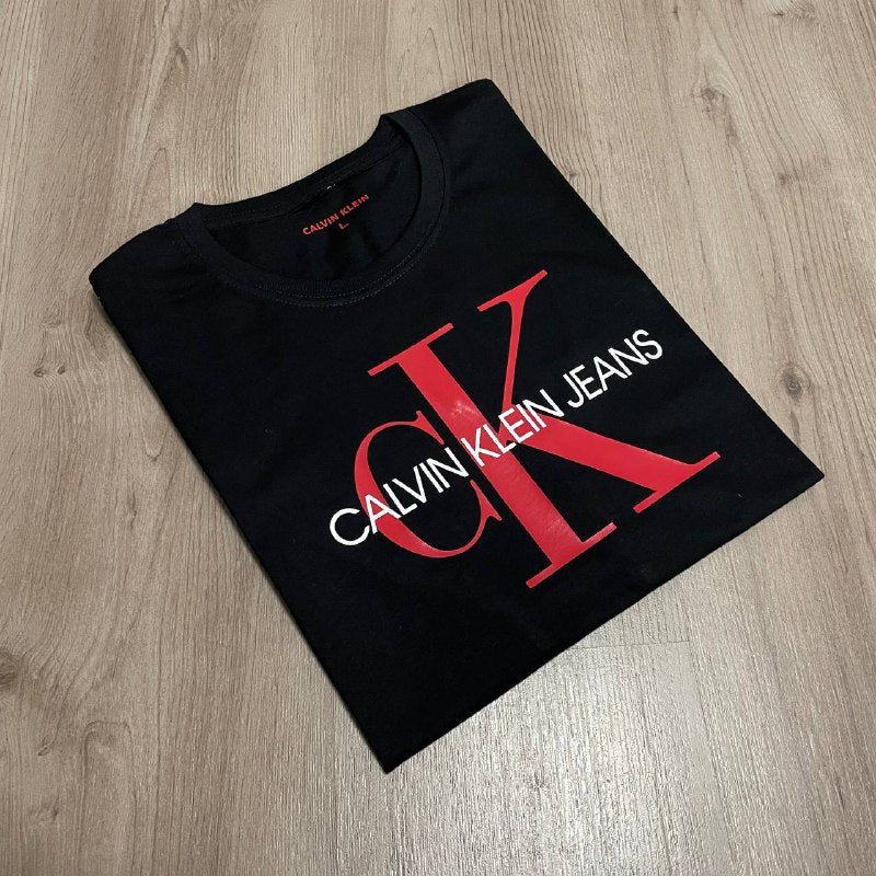 CAMISETA  CALVIN KLEIN JEANS  MAYUSCULA CK RED